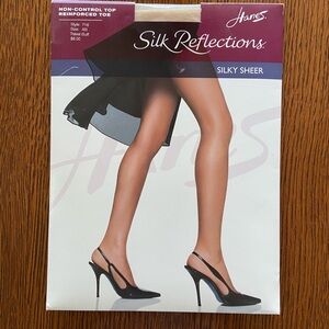 Hanes Silk Reflections Silky Sheer Non-control Top Pantyhose